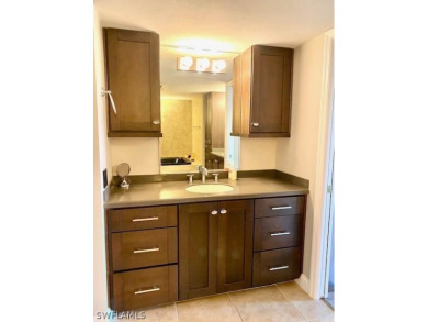 WANT TOTAL QUALITY AND BEAUTIFULLY UPDATED!  2 plus den or on The Landings Yacht, Golf and Tennis Club in Florida - for sale on GolfHomes.com, golf home, golf lot