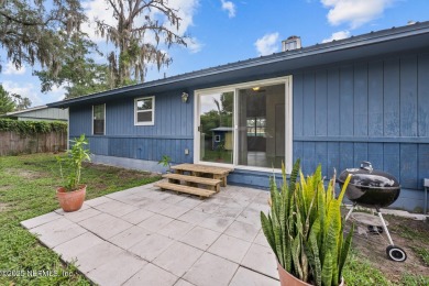 Affordable turn key home situated on nice lot w/circular on Palatka Golf Club in Florida - for sale on GolfHomes.com, golf home, golf lot