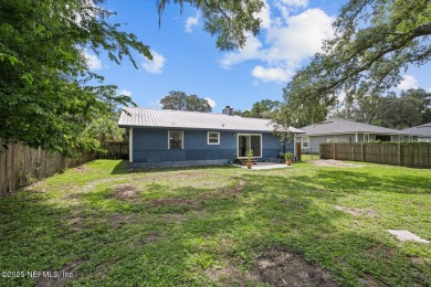 Affordable turn key home situated on nice lot w/circular on Palatka Golf Club in Florida - for sale on GolfHomes.com, golf home, golf lot