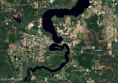 Affordable turn key home situated on nice lot w/circular on Palatka Golf Club in Florida - for sale on GolfHomes.com, golf home, golf lot