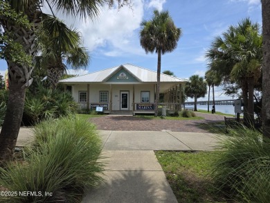 Affordable turn key home situated on nice lot w/circular on Palatka Golf Club in Florida - for sale on GolfHomes.com, golf home, golf lot
