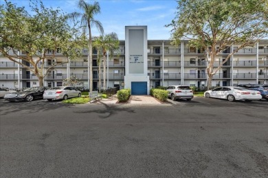 FREE custom closet and inspection report, completely updated on Flamingo Lakes Country Club in Florida - for sale on GolfHomes.com, golf home, golf lot