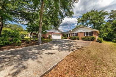 MAKE EVERY DAY A VACATION DAY! LOCATED IN SANTEE COOPER RESORT on Santee-Cooper Country Club in South Carolina - for sale on GolfHomes.com, golf home, golf lot