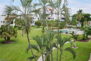 Welcome to this 2 bedroom/2 bathroom FIRST FLOOR condo in a on Whiskey Creek Country Club in Florida - for sale on GolfHomes.com, golf home, golf lot