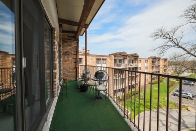 Beautiful and spacious top floor condo located in desirable on Old Orchard Country Club, Inc. in Illinois - for sale on GolfHomes.com, golf home, golf lot