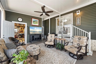 Welcome to this absolutely stunning 3-bedroom, 2-bath on Kings Gate Golf Club in Florida - for sale on GolfHomes.com, golf home, golf lot