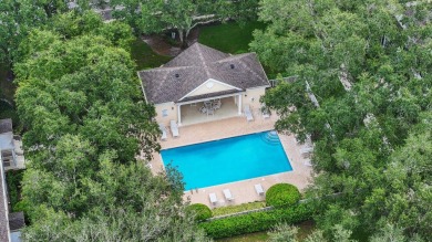 Immaculate 3BR/2.5BA end-unit townhome in the Abacoa community on Abacoa Golf Club in Florida - for sale on GolfHomes.com, golf home, golf lot