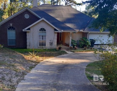 One level Brick home.  Great room with 16 ft. vaulted ceiling on Lake Forest Yacht and Country Club in Alabama - for sale on GolfHomes.com, golf home, golf lot