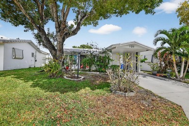 2/1 Single family home located in Leisureville Pompano Beach on Leisureville Community Association in Florida - for sale on GolfHomes.com, golf home, golf lot