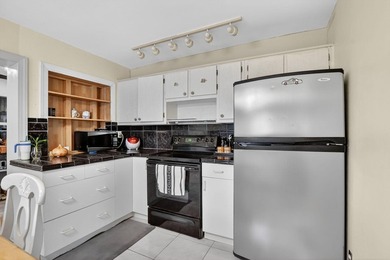 2/1 Single family home located in Leisureville Pompano Beach on Leisureville Community Association in Florida - for sale on GolfHomes.com, golf home, golf lot