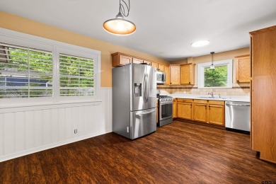 Welcome to this beautifully maintained 2-bedroom, 2-bathroom on Pinecrest Country Club in Texas - for sale on GolfHomes.com, golf home, golf lot