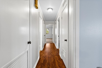 Welcome to this beautifully maintained 2-bedroom, 2-bathroom on Pinecrest Country Club in Texas - for sale on GolfHomes.com, golf home, golf lot