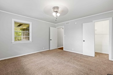 Welcome to this beautifully maintained 2-bedroom, 2-bathroom on Pinecrest Country Club in Texas - for sale on GolfHomes.com, golf home, golf lot