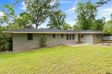 Welcome to this beautifully maintained 2-bedroom, 2-bathroom on Pinecrest Country Club in Texas - for sale on GolfHomes.com, golf home, golf lot