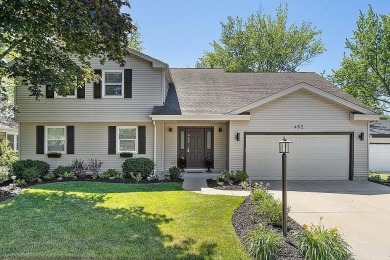 This beautifully updated 3400 square foot home, is located in on Buffalo Grove Golf Club in Illinois - for sale on GolfHomes.com, golf home, golf lot
