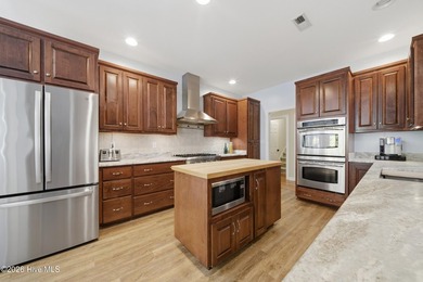 THIS IS THE OPPORTUNITY YOU'VE BEEN WAITING FOR! Fabulous custom on Sound Golf Links at Albemarle Plantation in North Carolina - for sale on GolfHomes.com, golf home, golf lot