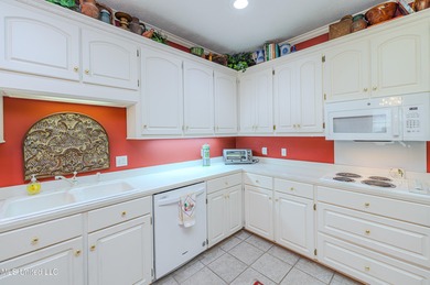 Adorable 3BR/2BA Home in Desirable Castlewoods Subdivision! on Castlewoods Golf Club in Mississippi - for sale on GolfHomes.com, golf home, golf lot