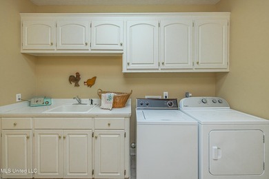 Adorable 3BR/2BA Home in Desirable Castlewoods Subdivision! on Castlewoods Golf Club in Mississippi - for sale on GolfHomes.com, golf home, golf lot