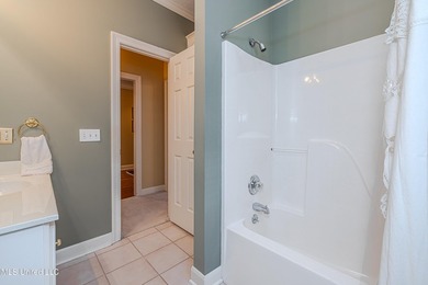 Adorable 3BR/2BA Home in Desirable Castlewoods Subdivision! on Castlewoods Golf Club in Mississippi - for sale on GolfHomes.com, golf home, golf lot