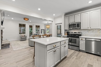 BEAUTIFULLY REFRESHED AND IDEALLY LOCATED IN THE SOUGHT AFTER on Reynolds Lake Oconee - The Landing in Georgia - for sale on GolfHomes.com, golf home, golf lot