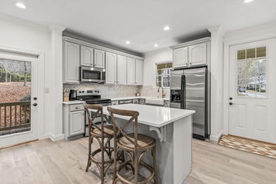 BEAUTIFULLY REFRESHED AND IDEALLY LOCATED IN THE SOUGHT AFTER on Reynolds Lake Oconee - The Landing in Georgia - for sale on GolfHomes.com, golf home, golf lot