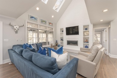 LAKEFRONT LIVING AND STUNNING VIEWS! Discover refined on Reynolds Lake Oconee - The Landing in Georgia - for sale on GolfHomes.com, golf home, golf lot