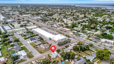 Charming fully furnished Bradenton home featuring 2 bedrooms, 1 on Bradenton Country Club in Florida - for sale on GolfHomes.com, golf home, golf lot