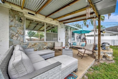 Charming fully furnished Bradenton home featuring 2 bedrooms, 1 on Bradenton Country Club in Florida - for sale on GolfHomes.com, golf home, golf lot