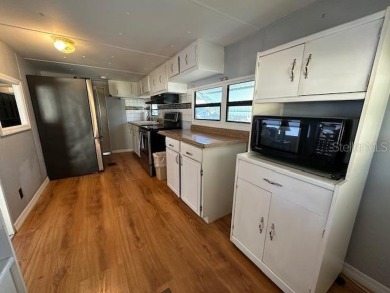 NO LOT RENT, it is a deeded lot, 2 bedrooms 1-1/2 Baths on Tooke on Glen Lakes Country Club in Florida - for sale on GolfHomes.com, golf home, golf lot