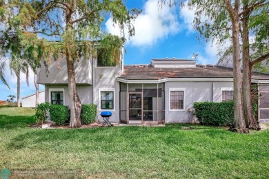 Beautiful 3BR/2.5BA townhouse with stunning golf and lake views on Woodmont Country Club in Florida - for sale on GolfHomes.com, golf home, golf lot