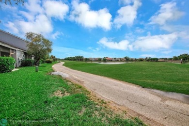 Beautiful 3BR/2.5BA townhouse with stunning golf and lake views on Woodmont Country Club in Florida - for sale on GolfHomes.com, golf home, golf lot