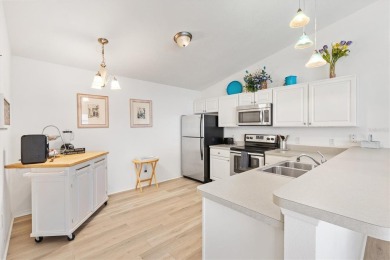 TURNKEY! MINUTES to Brownwood Paddock Square for shopping on Pennbrooke Fairways in Florida - for sale on GolfHomes.com, golf home, golf lot