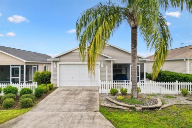 TURNKEY! MINUTES to Brownwood Paddock Square for shopping on Pennbrooke Fairways in Florida - for sale on GolfHomes.com, golf home, golf lot