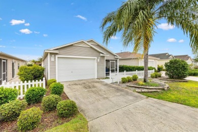 TURNKEY! MINUTES to Brownwood Paddock Square for shopping on Pennbrooke Fairways in Florida - for sale on GolfHomes.com, golf home, golf lot
