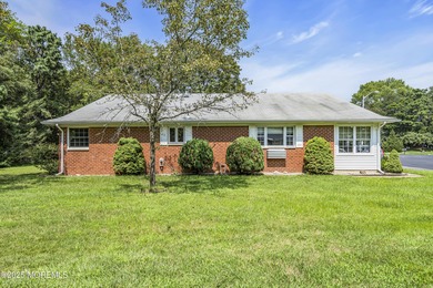 Welcome Home! Move-in ready and located on a quiet cul-de-sac on Keswick Village Golf Course in New Jersey - for sale on GolfHomes.com, golf home, golf lot