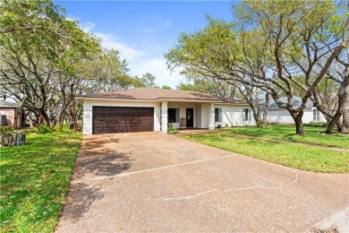 Welcome to this charming home on the 6th Fairway, in the sought on Rockport Country Club in Texas - for sale on GolfHomes.com, golf home, golf lot