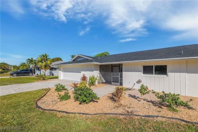 Hurry this deal won't last!

Beautifully Upgraded Fort Myers on Cypress Lake Country Club in Florida - for sale on GolfHomes.com, golf home, golf lot