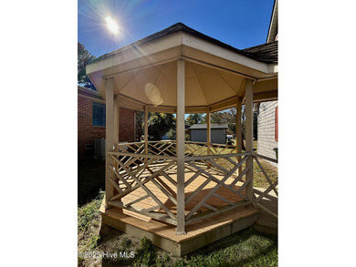 Welcome to a stunning entertainer's paradise! This beautiful on Roanoke Country Club in North Carolina - for sale on GolfHomes.com, golf home, golf lot