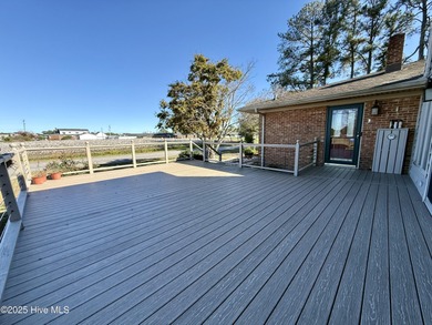 Welcome to a stunning entertainer's paradise! This beautiful on  in North Carolina - for sale on GolfHomes.com, golf home, golf lot