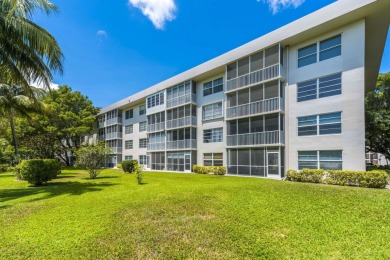 Spacious and bright 3 bedrooms 2 bathrooms condo located in the on Palm-Aire Country Club and Resort - Palms in Florida - for sale on GolfHomes.com, golf home, golf lot