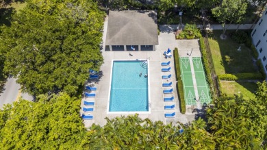 Spacious and bright 3 bedrooms 2 bathrooms condo located in the on Palm-Aire Country Club and Resort - Palms in Florida - for sale on GolfHomes.com, golf home, golf lot