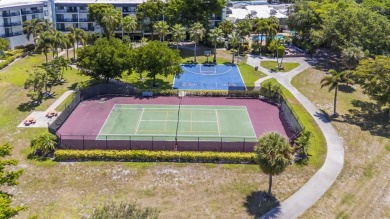 Spacious and bright 3 bedrooms 2 bathrooms condo located in the on Palm-Aire Country Club and Resort - Palms in Florida - for sale on GolfHomes.com, golf home, golf lot