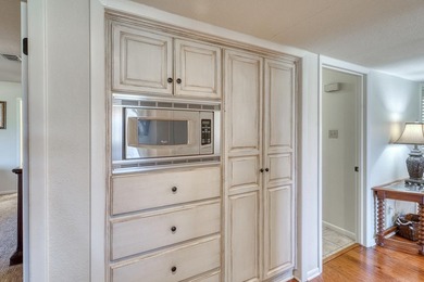 Townhome for sale in Horseshoe Bay West. Just a golf cart ride on Apple Rock Golf Course - Horseshoe Bay in Texas - for sale on GolfHomes.com, golf home, golf lot