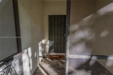 Corner condo located in the heart of Plantation. This spacious on  in Florida - for sale on GolfHomes.com, golf home, golf lot