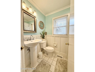 Located in unrestricted Arapahoe, this charming 3-bedroom on Minnesott Golf and Country Club in North Carolina - for sale on GolfHomes.com, golf home, golf lot