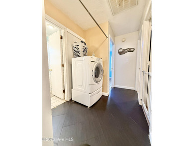 Located in unrestricted Arapahoe, this charming 3-bedroom on Minnesott Golf and Country Club in North Carolina - for sale on GolfHomes.com, golf home, golf lot