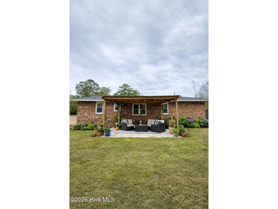 Located in unrestricted Arapahoe, this charming 3-bedroom on Minnesott Golf and Country Club in North Carolina - for sale on GolfHomes.com, golf home, golf lot