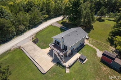 Welcome to this charming 3-bedroom, 3-bath split foyer home on Terre Du Lac Golf and Country Club in Missouri - for sale on GolfHomes.com, golf home, golf lot