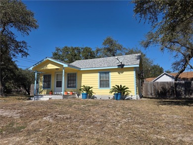 2 FURNISHED HOMES FOR THE PRICE OF 1! Fantastic investment on Rockport Country Club in Texas - for sale on GolfHomes.com, golf home, golf lot