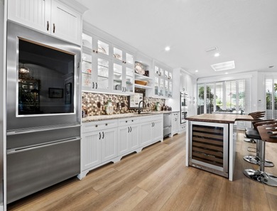 Perfectly positioned on Sarasota Bay at the southern end of on Links on Longboat Golf Club in Florida - for sale on GolfHomes.com, golf home, golf lot